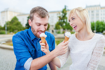 Fototapeta premium happy people eating ice cream