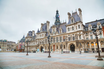 Fototapeta premium Budynek ratusza (Hotel de Ville) w Paryżu