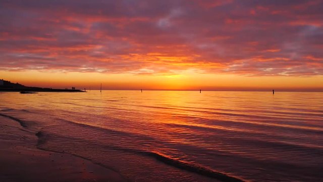 Wattenmeer bei Sonnenuntergang, Nordsee, Wellen, Nationalpark