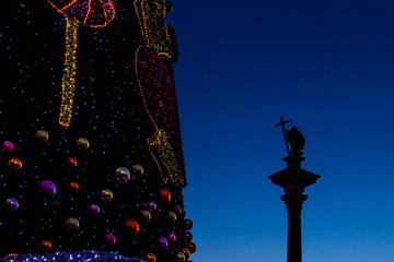 Christmas tree in front of Kolumna Zygmunta in Warsaw, Poland - 131128219