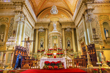 Fototapeta na wymiar Our Lady of Guanajuato Basilica Altar Mary Statue Guanajuato Mex