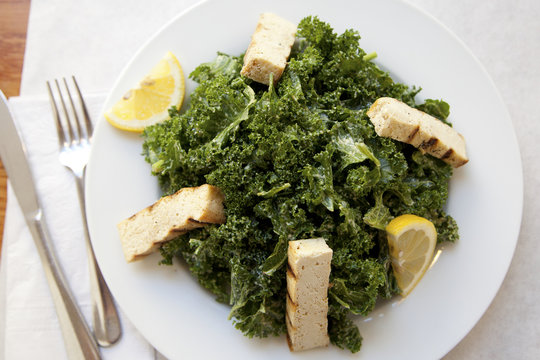 Dish of cooked kale and tofu 