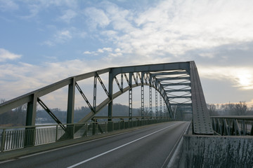 Fototapeta premium Brücke Strasse Verkehr
