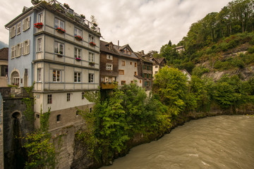 Fototapeta na wymiar Häuser an der Ill in Feldkirch
