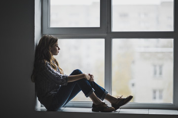 Portrait of a girl sitting by the window 7000.