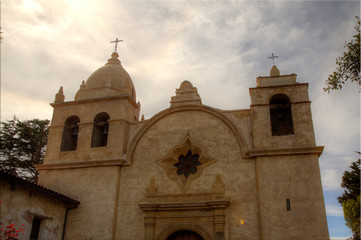 Fototapeta premium Carmel Mission, Carmel, California on a Cloudy Day