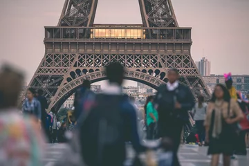 Foto auf Glas Menschenmenge vor Tour Eiffel - Paris © TIMDAVIDCOLLECTION