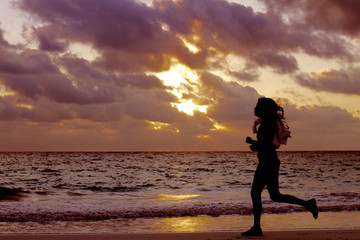 Fototapeta premium Unrecognizable silhouette of woman on a morning Run