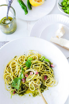 Serving of spaghetti and pesto 
