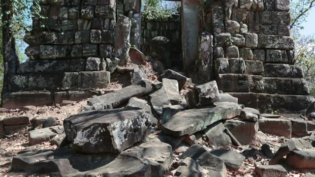 Koh Ker temple complex, temple Prasat Balang Linga