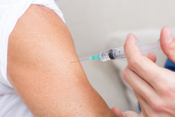 Impfung in Spritze verabreichen