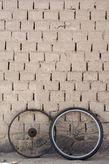 Wall with old bicycle wheels