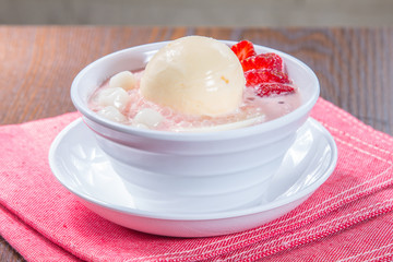 ice cream dessert