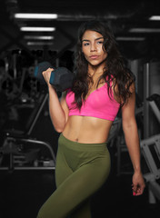 Fototapeta na wymiar Hispanic woman in gym