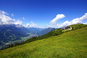Obraz premium WANK ( 1780 Meter ) - über Garmisch-Partenkirchen - Bayern
