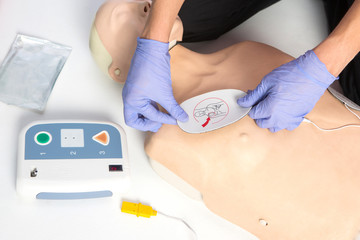 Obraz na płótnie Canvas Paramedic demonstrate Cardiopulmonary resuscitation (CPR) on dumm 