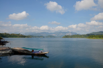 Fototapeta na wymiar Khao Sok National Park in Cheow Lan Lake at Ratchaprapa or Rajja