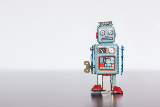 Blechroboter-Spielzeug, Methapher f&uuml;r Chatbot / Socialbot und Algorithmen
