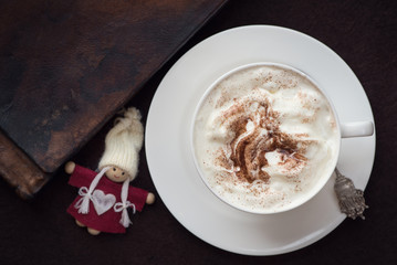 Heiße Schokolade mit Sahne