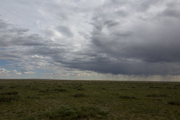 Unwetterwolken über der Wüste Gobi