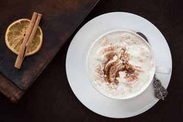 Heiße Schokolade mit Sahne