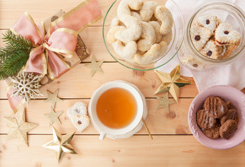 Verschiedene Plaetzchen zu Weihnachten