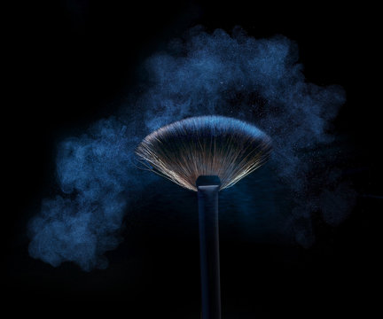 poudre bleu pinceau