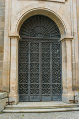 Fototapeta premium Majestic arched entrance of an old building
