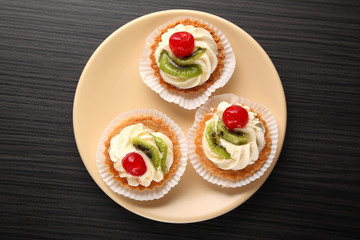 cake with cream/ cake with cream, garnished with a slice of kiwi and cherry