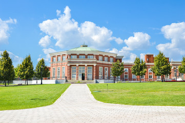 Obraz premium Moscow, Tsaritsyno-park. Administrative building near the entrance to the park