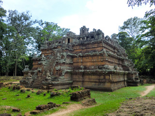 Fototapeta na wymiar Ancient temple ruins in Siem Reap Cambodia