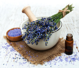Obraz na płótnie Canvas lavender oil with bath salt and fresh lavender