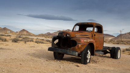 Fototapeta na wymiar Classic Cars decay in a Meadow