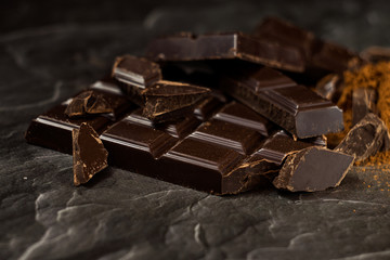 Dark chocolate stack, chips and powder
