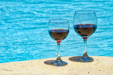 Wine at swinningpool