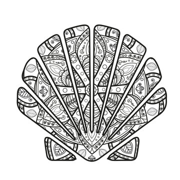 Vector illustration of a black and white shell mandala for coloring book, conchiglia mandala in bianco e nero da colorare vettoriale