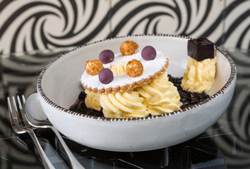 Unique gourmet blackcurrant jelly cheesecake, served with jelly, vanilla sweets and icing.