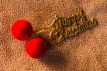 Naklejka premium Red ball with Merry christmas word on fabric, still life