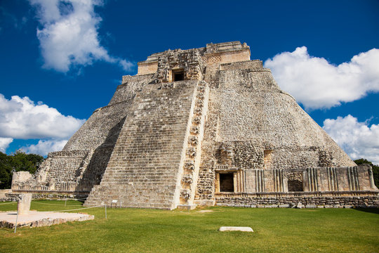 Piramide del Adivino in Uxmal, Yucatan, Mexico.