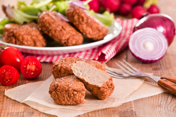 Meatballs with salad.
