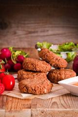 Meatballs with salad.