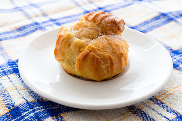 Scalded cake with cream filling