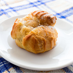 Scalded cake with cream filling