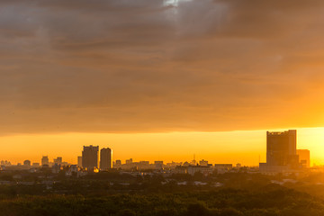Naklejka premium Silhouette cityscape Bangkok Thailand with sunrise sky
