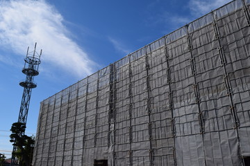 改修工事現場の足場
