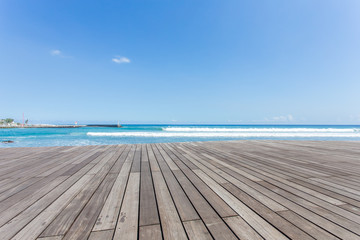Fototapeta premium esplanade des Roches Noires, Saint-Gilles, île de la Réunion 