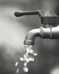 faucet water blur background
