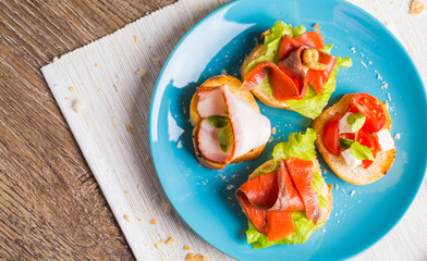 Bruschetta with salmon and bacon