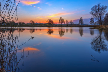 HDR Sonnenuntergang 15 / Sonnenuntergang über einem Teich bei Dannenberg (Lüchow-Dannenberg, Niedersachsen). Aufgenommen am 21. Dezember 2016.