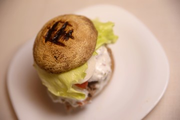 Mushroom bun hamburger, low carb